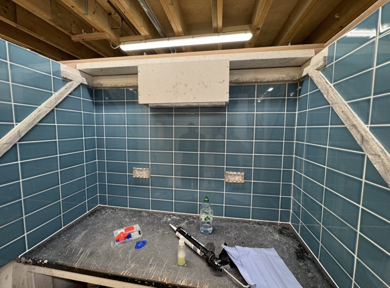 Glass tile splashback
